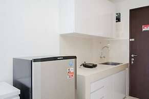 Homey Studio Apartment with Pool View at Springwood Residence