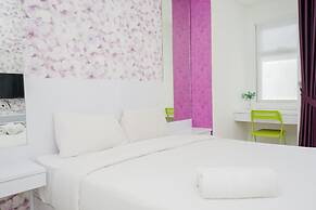 Homey Studio Apartment with Pool View at Springwood Residence