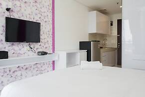 Homey Studio Apartment with Pool View at Springwood Residence