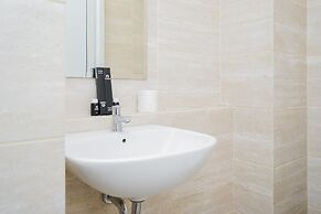 Homey Studio Apartment with Pool View at Springwood Residence