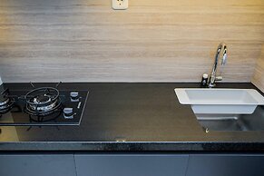 Comfort and Cozy Living Studio Springwood Residence Tangerang Apartmen