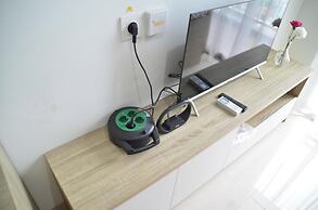 Scenic and Strategic Studio Apartment at Springwood Residence