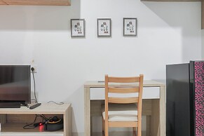 Cozy Studio Apartment with Super Single Bed at Springwood Residence