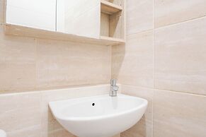 Cozy Studio Apartment with Super Single Bed at Springwood Residence