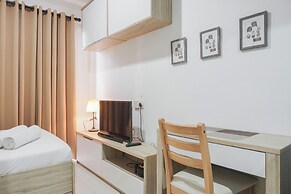 Cozy Studio Apartment with Super Single Bed at Springwood Residence