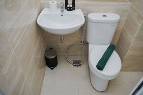 Cozy Living Studio Apartment Springwood Residence near IKEA Alsut