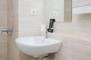 Elegant and Relaxing Studio Apartment at Springwood Residence