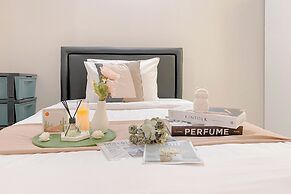 Cozy and Well Furnished Studio Grand Kamala Lagoon Apartment