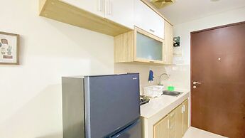 Modern Look and Restful Studio Apartment Springwood Residence Tangeran