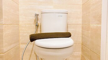 Modern Look and Restful Studio Apartment Springwood Residence Tangeran