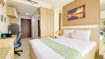 Modern Look and Restful Studio Apartment Springwood Residence Tangeran