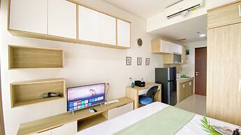 Modern Look and Restful Studio Apartment Springwood Residence Tangeran