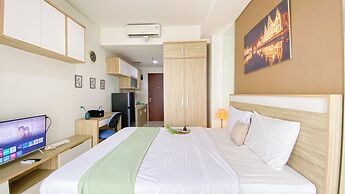 Modern Look and Restful Studio Apartment Springwood Residence Tangeran