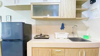 Modern Look and Restful Studio Apartment Springwood Residence Tangeran