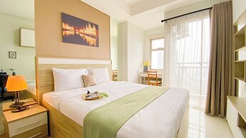 Modern Look and Restful Studio Apartment Springwood Residence Tangeran