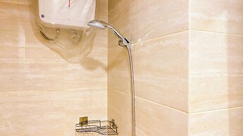 Modern Look and Restful Studio Apartment Springwood Residence Tangeran