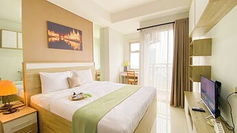 Modern Look and Restful Studio Apartment Springwood Residence Tangeran