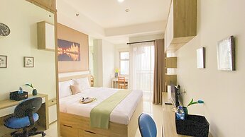 Modern Look and Restful Studio Apartment Springwood Residence Tangeran
