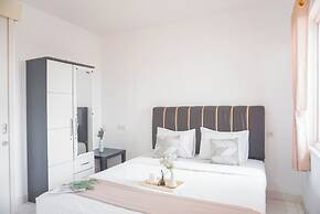 Cozy Living 1BR at Sentul Tower Apartment