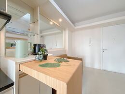 Comfy and Strategic 1BR with Extra Room at Bassura City Apartment