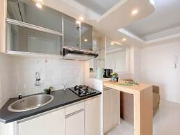 Comfy and Strategic 1BR with Extra Room at Bassura City Apartment