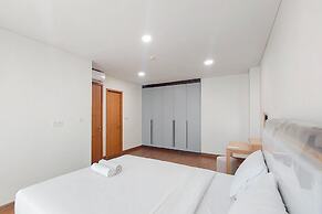 Elegant 2BR Apartment at The Reiz Condominium Medan