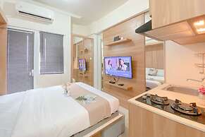 Warm and Well Designed Studio Room at Green Pramuka City Apartment