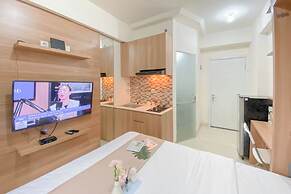 Warm and Well Designed Studio Room at Green Pramuka City Apartment