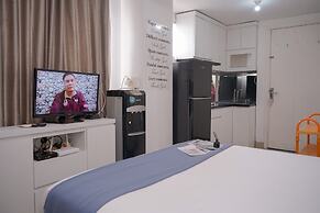 Comfortable and Warm Studio at Poris 88 Apartment