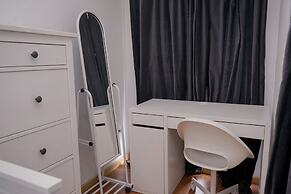 Warm Studio Apartment M-Town Residence