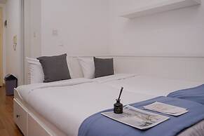 Warm Studio Apartment M-Town Residence