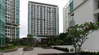 Comfy 2BR Apartment at Woodland Park Residence