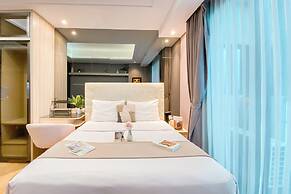 Spacious Studio Apartment at Capitol Suites