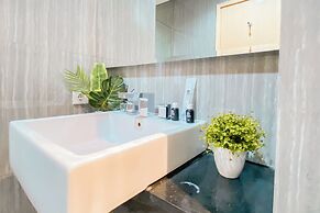 Spacious Studio Apartment at Capitol Suites