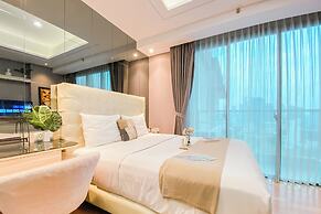 Spacious Studio Apartment at Capitol Suites