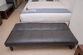 Good Deal and Comfy Studio at Collins Boulevard Apartment