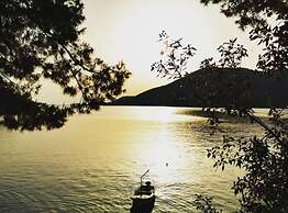 Seafront Charming Apartments Kosirina