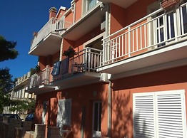 Seafront Charming Apartments Kosirina