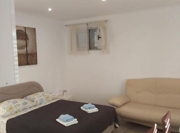 Seafront Charming Apartments Kosirina