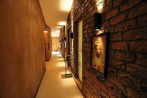 Mumba Lodge by Flow