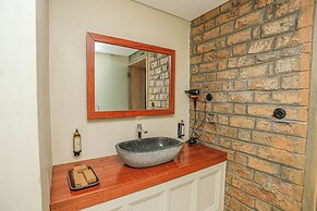 Mumba Lodge by Flow