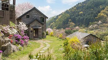 Gapyeong On The Hill Pool Villa