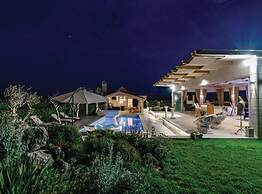 Luxury Villa Malo