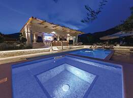 Luxury Villa Malo