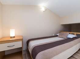 Apartments Nmn Drvenik