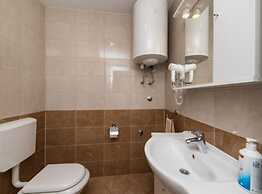 Apartments Nmn Drvenik