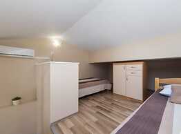 Apartments Nmn Drvenik