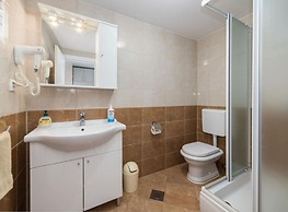 Apartments Nmn Drvenik