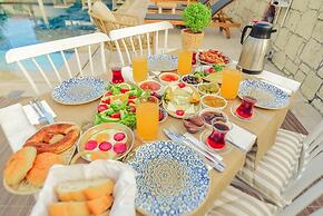 Gerence Otel by Lamira