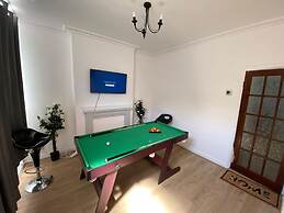 Cosy 2-bed House - Sleeps 4, Garden & Pet-friendly